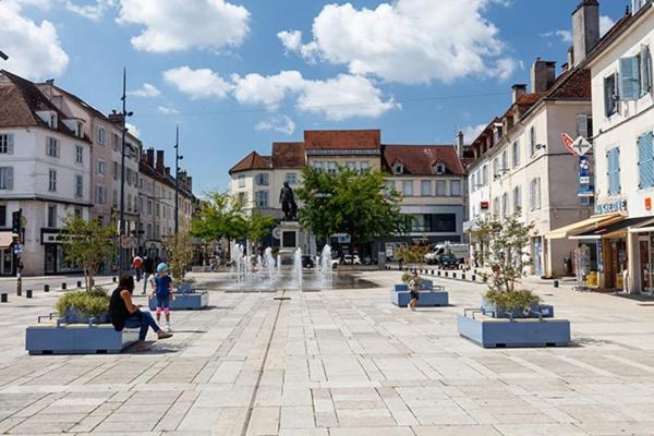 Detente Au Centre-Ville - Lons-Le-Saunier Exterior foto